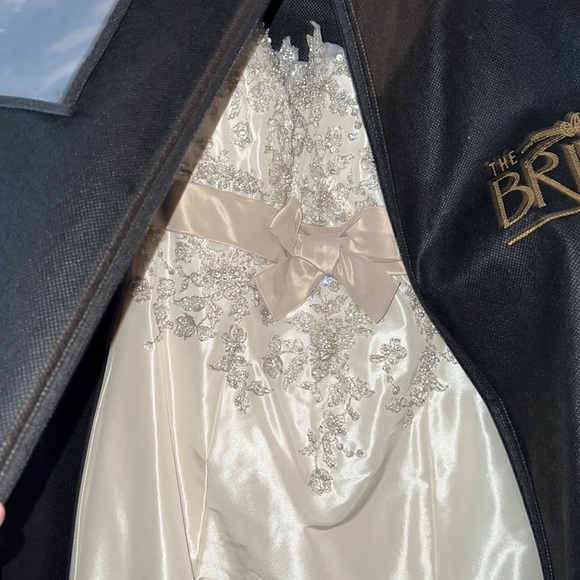 NEW - 12 - Wedding Dress - French Taffeta, Ivory/Vienna Cream - Maggie Sottero - Picture 14 of 16